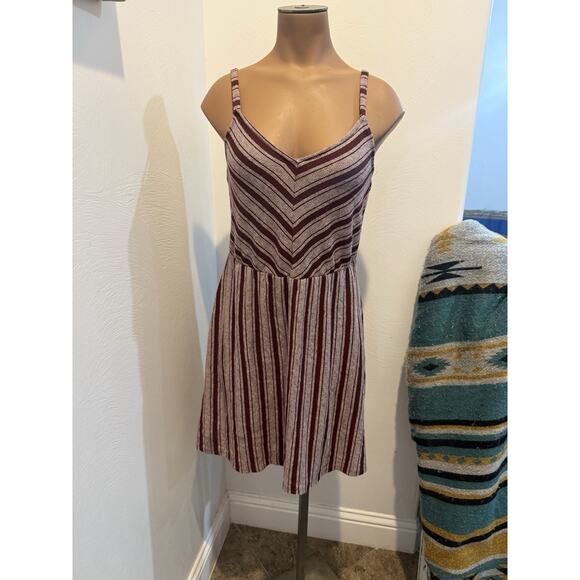 Womens Universal Threads Sleeveless Dress Mini Striped Chevron Burgundy medium - Picture 1 of 12